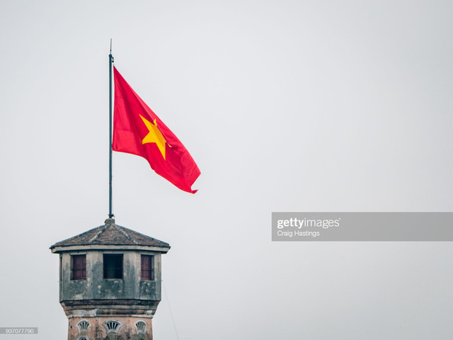 Quốc kỳ Việt Nam đầy khí thế trong mắt phóng viên quốc tế Quoc ky Viet Nam day khi the trong mat phong vien quoc te
