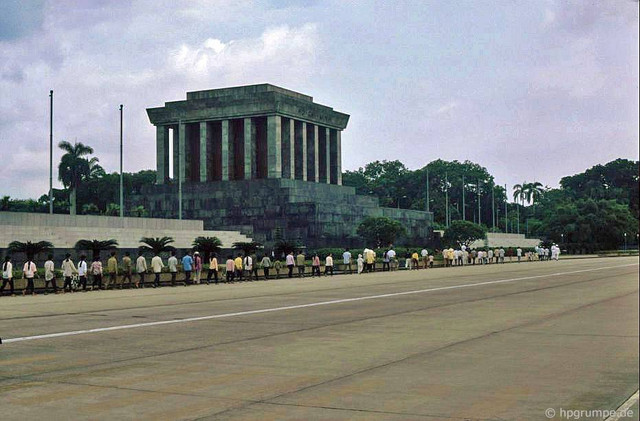 Quảng trường Ba Đình năm 1991 mộc mạc qua ảnh người Đức - Hình 2 Quang truong Ba Dinh nam 1991 moc mac qua anh nguoi Duc-Hinh-2