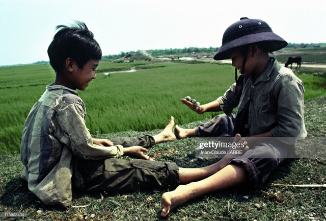 Cuộc sống thân thương ở nông thôn Việt Nam đầu thập niên 1990 - Hình 6 Cuoc song than thuong o nong thon Viet Nam dau thap nien 1990-Hinh-6