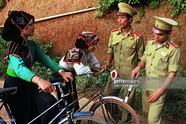 Loạt ảnh khó quên về ba miền Việt Nam năm 1994 - Hình 6 Loat anh kho quen ve ba mien Viet Nam nam 1994-Hinh-6