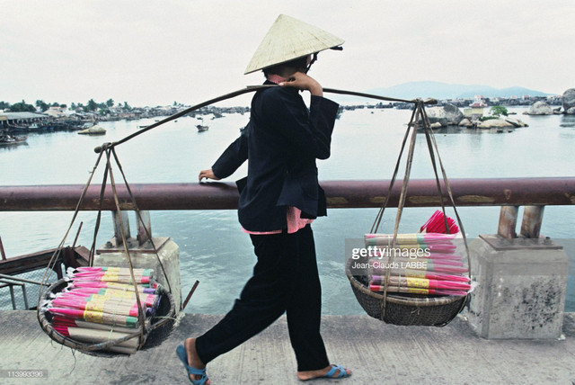 Loạt ảnh khó quên về ba miền Việt Nam năm 1994 - Hình 3 Loat anh kho quen ve ba mien Viet Nam nam 1994-Hinh-3