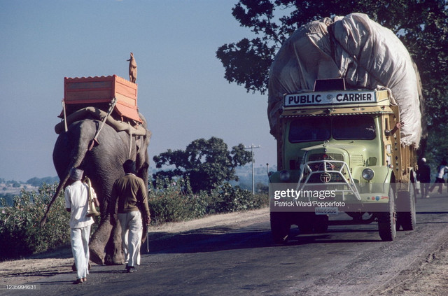 Loạt ảnh cực thú vị về cuộc sống ở Ấn Độ năm 1970 (2) - Hình 3 Loat anh cuc thu vi ve cuoc song o An Do nam 1970 (2)-Hinh-3