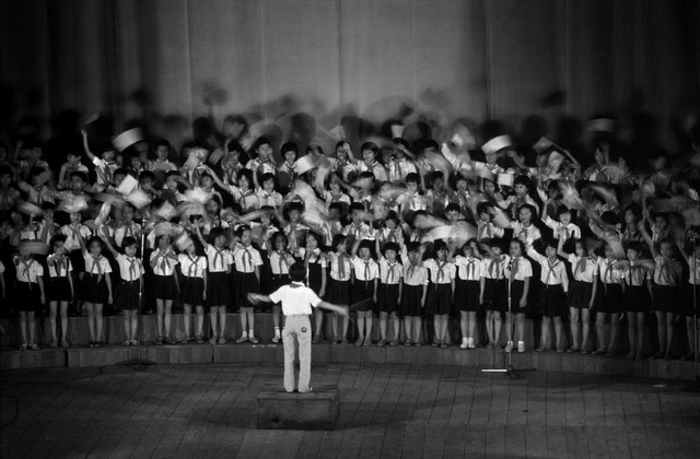 Chùm ảnh quý về Sài Gòn - TP HCM tròn 10 năm sau ngày thống nhất - Hình 5 Chum anh quy ve Sai Gon - TP HCM tron 10 nam sau ngay thong nhat-Hinh-5