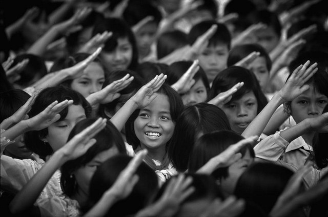 Chùm ảnh quý về Sài Gòn - TP HCM tròn 10 năm sau ngày thống nhất - Hình 6 Chum anh quy ve Sai Gon - TP HCM tron 10 nam sau ngay thong nhat-Hinh-6