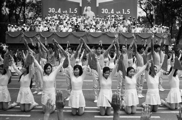 Chùm ảnh quý về Sài Gòn - TP HCM tròn 10 năm sau ngày thống nhất - Hình 3 Chum anh quy ve Sai Gon - TP HCM tron 10 nam sau ngay thong nhat-Hinh-3