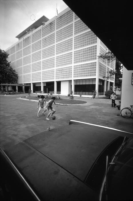 Chùm ảnh quý về Sài Gòn - TP HCM tròn 10 năm sau ngày thống nhất - Hình 8 Chum anh quy ve Sai Gon - TP HCM tron 10 nam sau ngay thong nhat-Hinh-8