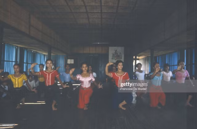 Phnom Penh nam 1989 cuc binh yen qua anh cua nguoi Phap-Hinh-6