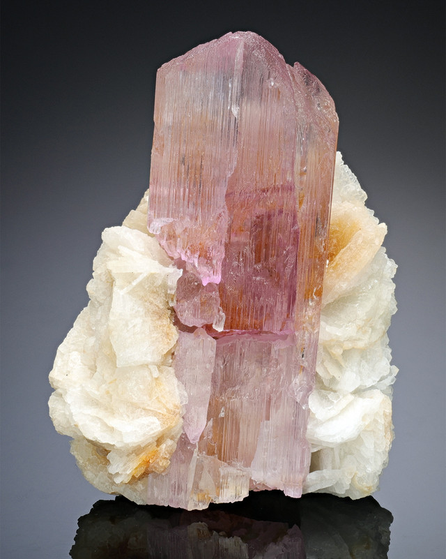 Những tác phẩm tuyệt vời từ các khoáng vật màu tím - Hình 5 Nhung tac pham tuyet voi tu cac khoang vat mau tim-Hinh-5