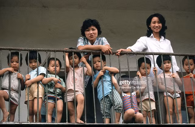 Nhin lai phu nu Viet Nam thap nien 1980 qua ong kinh nguoi Phap-Hinh-4