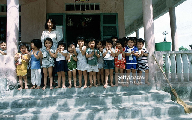 Nhìn lại phụ nữ Việt Nam thập niên 1980 qua ống kính người Pháp - Hình 6 Nhin lai phu nu Viet Nam thap nien 1980 qua ong kinh nguoi Phap-Hinh-6