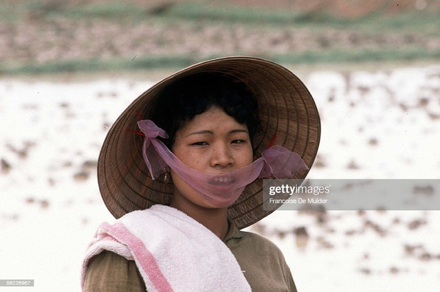 Nhìn lại phụ nữ Việt Nam thập niên 1980 qua ống kính người Pháp - Hình 12 Nhin lai phu nu Viet Nam thap nien 1980 qua ong kinh nguoi Phap-Hinh-12
