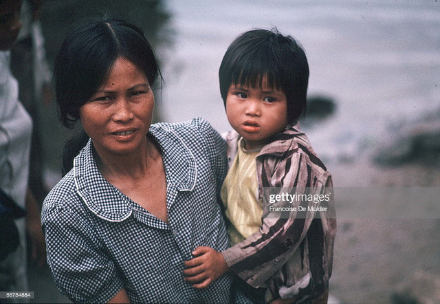 Nhìn lại phụ nữ Việt Nam thập niên 1980 qua ống kính người Pháp - Hình 11 Nhin lai phu nu Viet Nam thap nien 1980 qua ong kinh nguoi Phap-Hinh-11