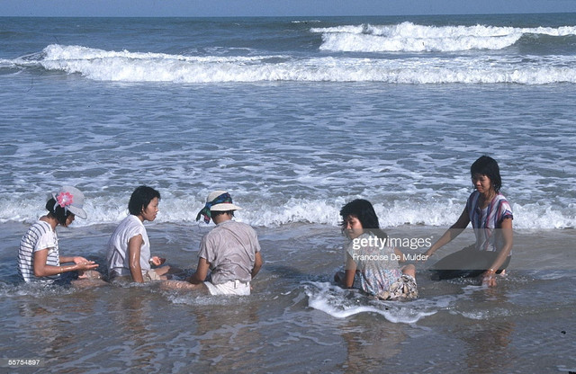 Nhìn lại phụ nữ Việt Nam thập niên 1980 qua ống kính người Pháp - Hình 8 Nhin lai phu nu Viet Nam thap nien 1980 qua ong kinh nguoi Phap-Hinh-8