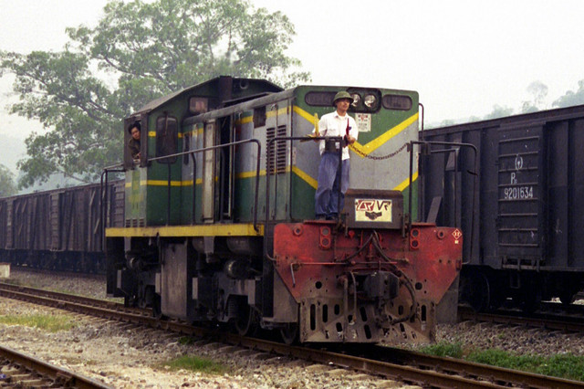 Khám phá "bộ sưu tập" về đầu máy tàu hỏa ở Việt Nam năm 1996 - Hình 9 Kham pha