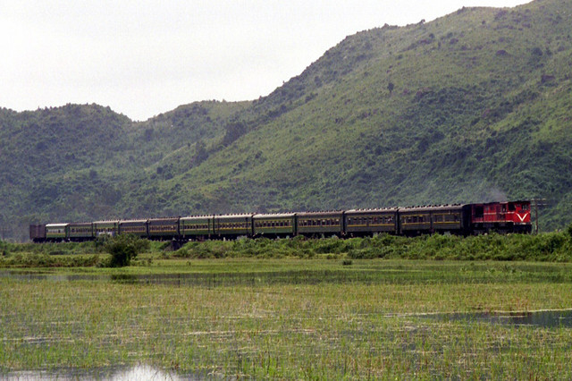 Khám phá "bộ sưu tập" về đầu máy tàu hỏa ở Việt Nam năm 1996 - Hình 13 Kham pha