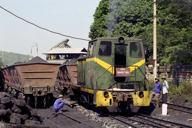 Khám phá "bộ sưu tập" về đầu máy tàu hỏa ở Việt Nam năm 1996 - Hình 8 Kham pha