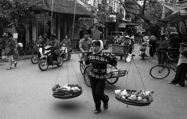 Góc nhìn lạ về Việt Nam năm 2000 của nhiếp ảnh gia Hà Lan - Hình 6 Goc nhin la ve Viet Nam nam 2000 cua nhiep anh gia Ha Lan-Hinh-6