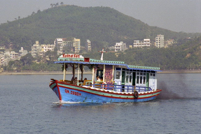 Nhon nhip cac loai tau thuyen o Viet Nam nam 1996-Hinh-5