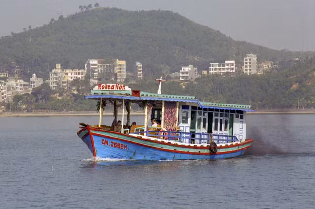 Nhon nhip cac loai tau thuyen o Viet Nam nam 1996-Hinh-5