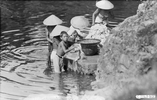 Ngắm sông An Cựu ở Cố đô Huế thập niên 1920 qua loạt ảnh hiếm - Hình 7 Ngam song An Cuu o Co do Hue thap nien 1920 qua loat anh hiem-Hinh-7