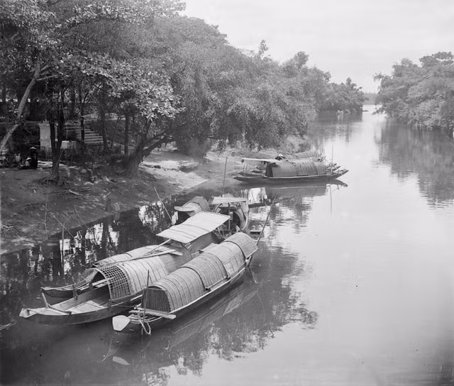 Ngam song An Cuu o Co do Hue thap nien 1920 qua loat anh hiem
