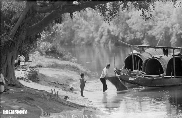 Ngắm sông An Cựu ở Cố đô Huế thập niên 1920 qua loạt ảnh hiếm - Hình 11 Ngam song An Cuu o Co do Hue thap nien 1920 qua loat anh hiem-Hinh-11