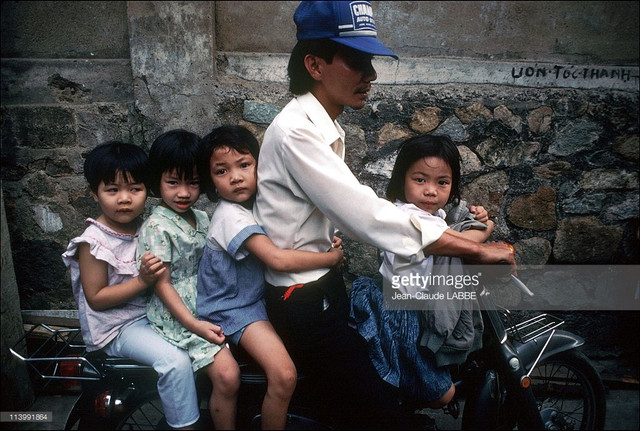 Loạt ảnh thú vị về giao thông ở TP. HCM năm 1991 - Hình 2 Loat anh thu vi ve giao thong o TP. HCM nam 1991-Hinh-2