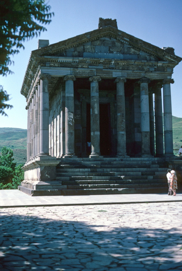 Khám phá thủ đô của Armenia thời còn nằm trong Liên Xô - Hình 16 Kham pha thu do cua Armenia thoi con nam trong Lien Xo-Hinh-16