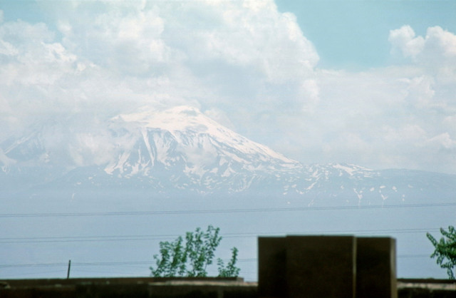 Khám phá thủ đô của Armenia thời còn nằm trong Liên Xô - Hình 15 Kham pha thu do cua Armenia thoi con nam trong Lien Xo-Hinh-15