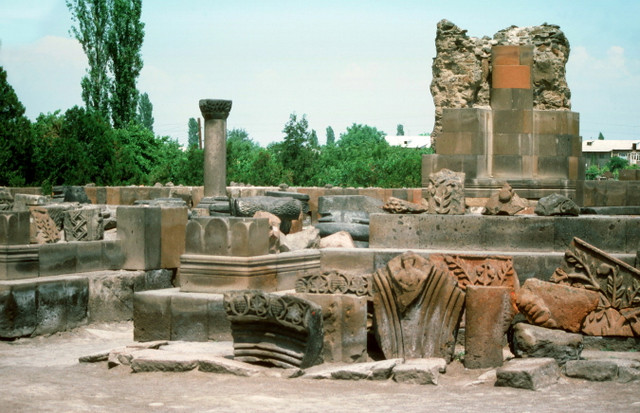 Khám phá thủ đô của Armenia thời còn nằm trong Liên Xô - Hình 12 Kham pha thu do cua Armenia thoi con nam trong Lien Xo-Hinh-12