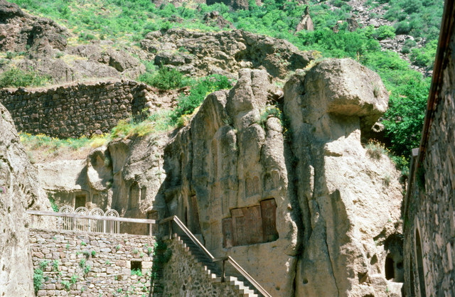 Khám phá thủ đô của Armenia thời còn nằm trong Liên Xô - Hình 6 Kham pha thu do cua Armenia thoi con nam trong Lien Xo-Hinh-6