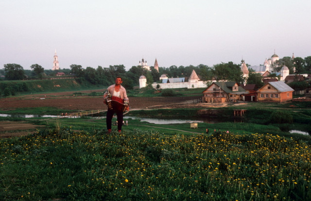 Cuộc sống bình yên ở miền quê Liên Xô năm 1985 qua loạt ảnh hiếm - Hình 3 Cuoc song binh yen o mien que Lien Xo nam 1985 qua loat anh hiem-Hinh-3