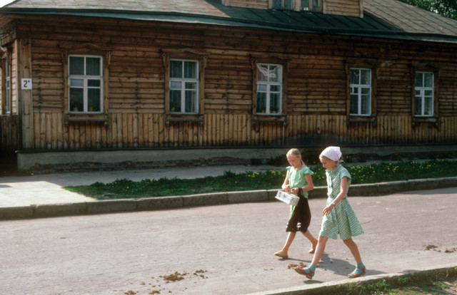 Cuộc sống bình yên ở miền quê Liên Xô năm 1985 qua loạt ảnh hiếm - Hình 6 Cuoc song binh yen o mien que Lien Xo nam 1985 qua loat anh hiem-Hinh-6