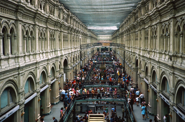 Lần đầu công bố loạt ảnh tuyệt đẹp về Moscow năm 1975 - Hình 9 Lan dau cong bo loat anh tuyet dep ve Moscow nam 1975-Hinh-9