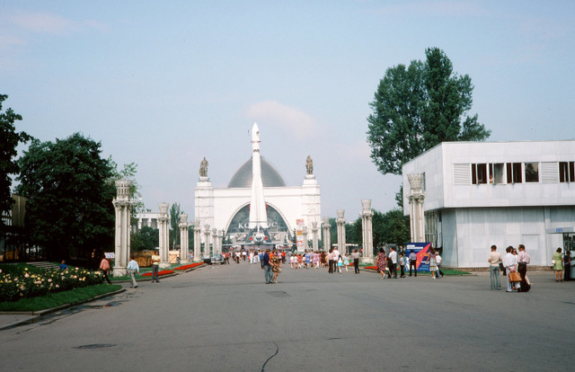Lần đầu công bố loạt ảnh tuyệt đẹp về Moscow năm 1975 - Hình 13 Lan dau cong bo loat anh tuyet dep ve Moscow nam 1975-Hinh-13