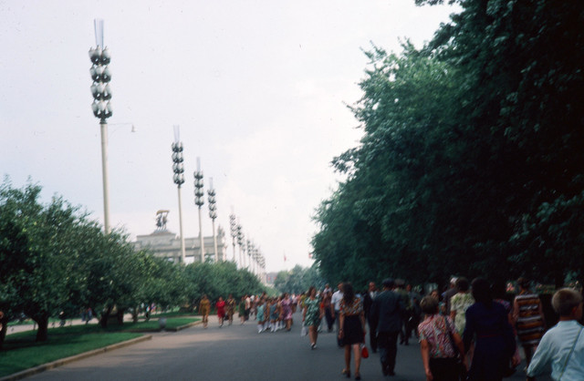 Lần đầu công bố loạt ảnh tuyệt đẹp về Moscow năm 1975 - Hình 12 Lan dau cong bo loat anh tuyet dep ve Moscow nam 1975-Hinh-12