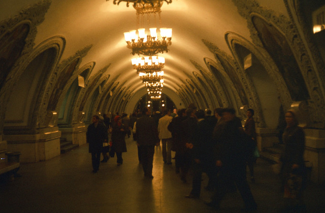 Lần đầu công bố loạt ảnh tuyệt đẹp về Moscow năm 1975 - Hình 16 Lan dau cong bo loat anh tuyet dep ve Moscow nam 1975-Hinh-16