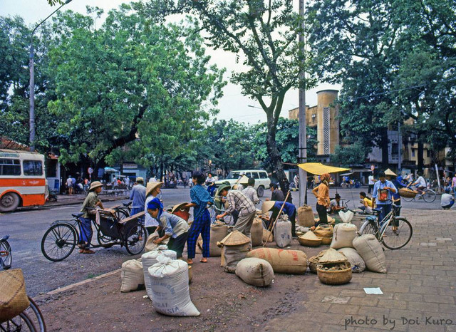 Hà Nội năm 1990 bình dị khó quên qua bộ ảnh cực quý Ha Noi nam 1990 binh di kho quen qua bo anh cuc quy