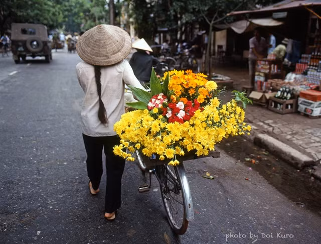 Hà Nội năm 1990 bình dị khó quên qua bộ ảnh cực quý - Hình 8 Ha Noi nam 1990 binh di kho quen qua bo anh cuc quy-Hinh-8