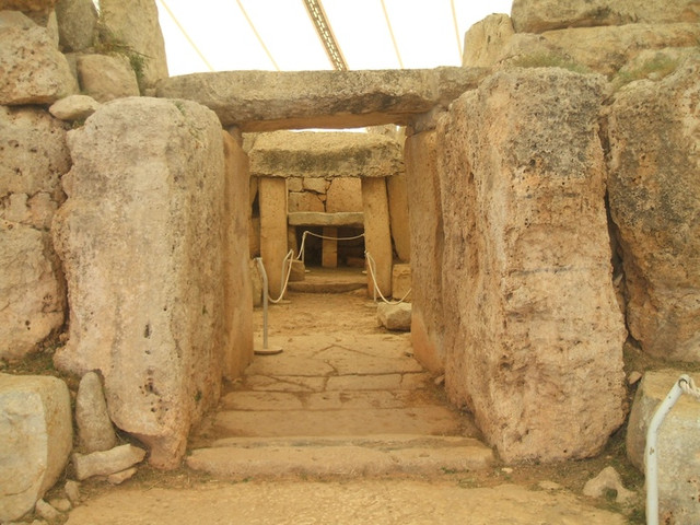 Điều đặc biệt ở ngôi đền cổ nhất thế giới Hagar Qim - Hình 3 Dieu dac biet o ngoi den co nhat the gioi Hagar Qim-Hinh-3