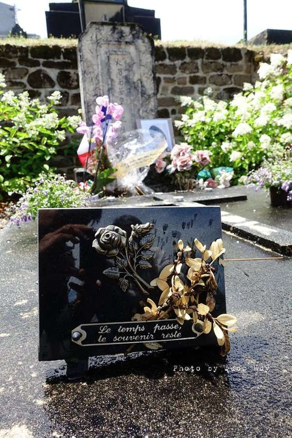 Bất ngờ với nơi an nghỉ giản dị của Nam Phương Hoàng hậu - Hình 7 Bat ngo voi noi an nghi gian di cua Nam Phuong Hoang hau-Hinh-7