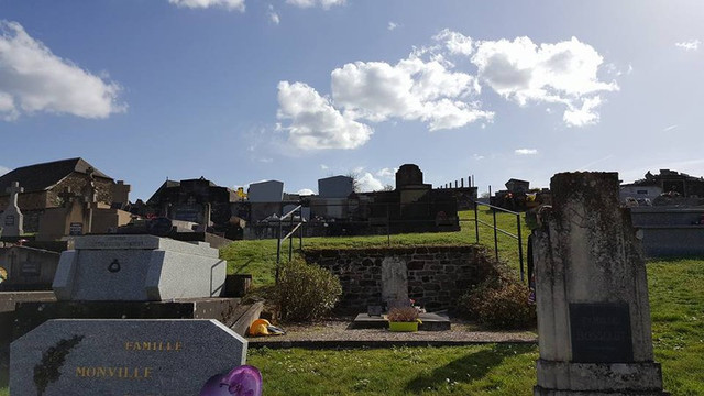 Bất ngờ với nơi an nghỉ giản dị của Nam Phương Hoàng hậu - Hình 8 Bat ngo voi noi an nghi gian di cua Nam Phuong Hoang hau-Hinh-8