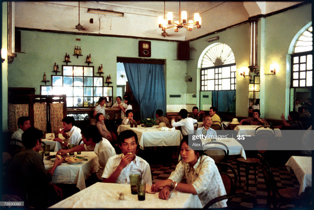 Ha Noi, Sai Gon thoi bao cap duoi tay may cua nhiep anh gia ngoai-Hinh-6