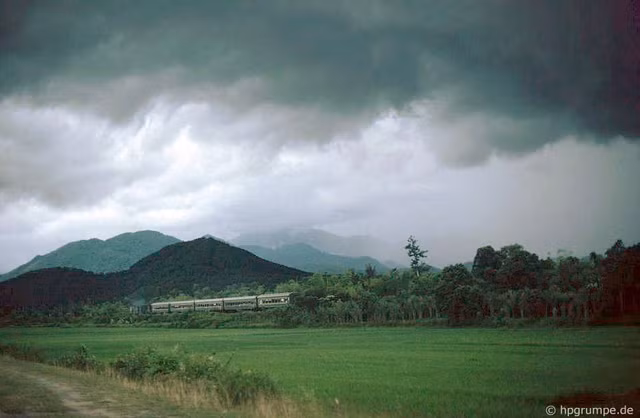 Soi cuoc song ben duong tau o Viet Nam 30 nam truoc-Hinh-10