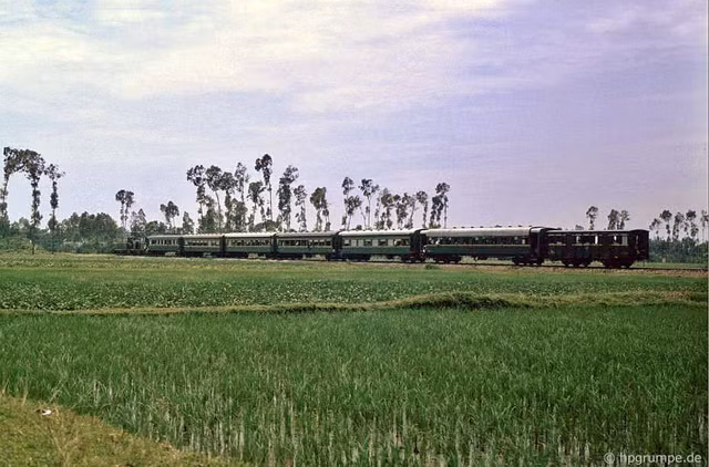 Soi cuoc song ben duong tau o Viet Nam 30 nam truoc-Hinh-7