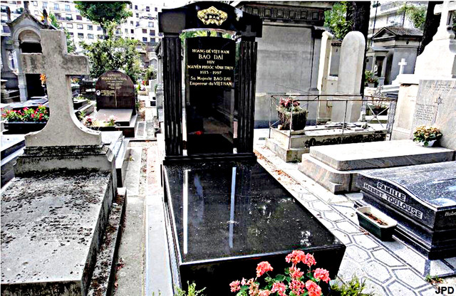 Cận cảnh nơi an nghỉ của cựu hoàng Bảo Đại ở thủ đô Pháp - Hình 5 Can canh noi an nghi cua cuu hoang Bao Dai o thu do Phap-Hinh-5