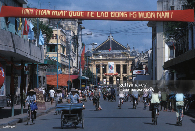 Cuộc sống nhộn nhịp của người dân Hà Nội năm 1989 Cuoc song nhon nhip cua nguoi dan Ha Noi nam 1989