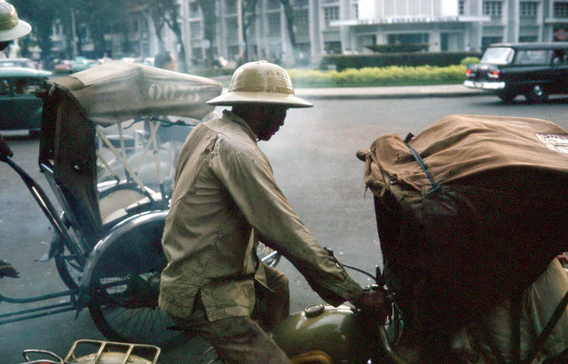 Cuộc sống nhộn nhịp ở Sài Gòn năm 1964 qua loạt ảnh hiếm - Hình 4 Cuoc song nhon nhip o Sai Gon nam 1964 qua loat anh hiem-Hinh-4