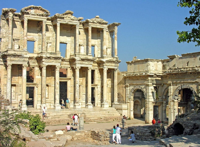 Biết gì về thành phố cổ Ephesus với loạt kiến trúc đồ sộ? - Hình 17 Biet gi ve thanh pho co Ephesus voi loat kien truc do so?-Hinh-17