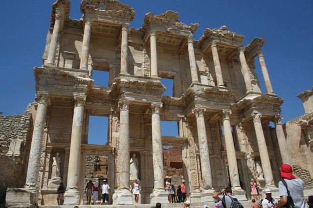 Biết gì về thành phố cổ Ephesus với loạt kiến trúc đồ sộ? - Hình 13 Biet gi ve thanh pho co Ephesus voi loat kien truc do so?-Hinh-13